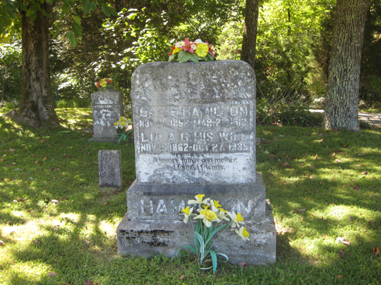 Gravemarker of E.F. and Lula G. Hamilton